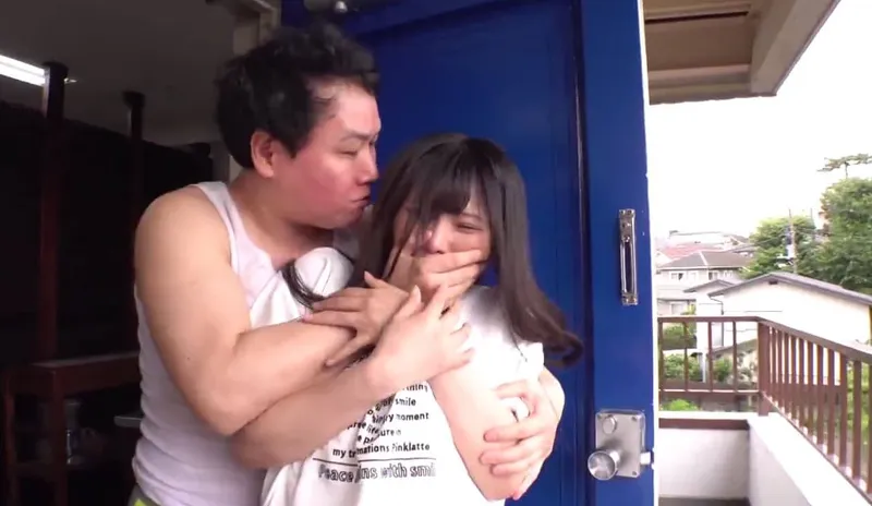 Tình đầu của tôi đã bị gã nhà đối diện phang tơi tả