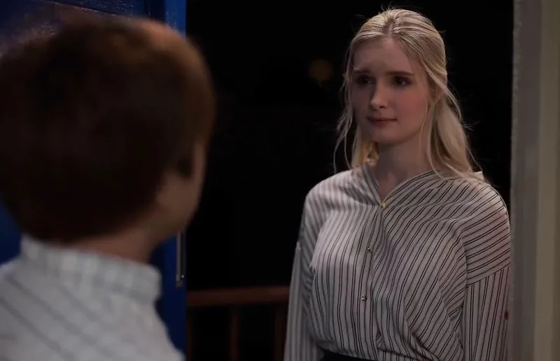 Cô đơn nơi xứ lạ với người chồng già, cô vợ tây được anh hàng xóm an ủi